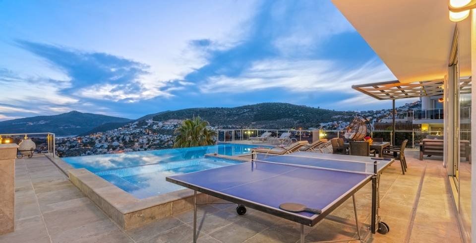 Kaş Kalkan'da Şahane Deniz Manzaralı, Özel Havuzlu, Estetik Villa