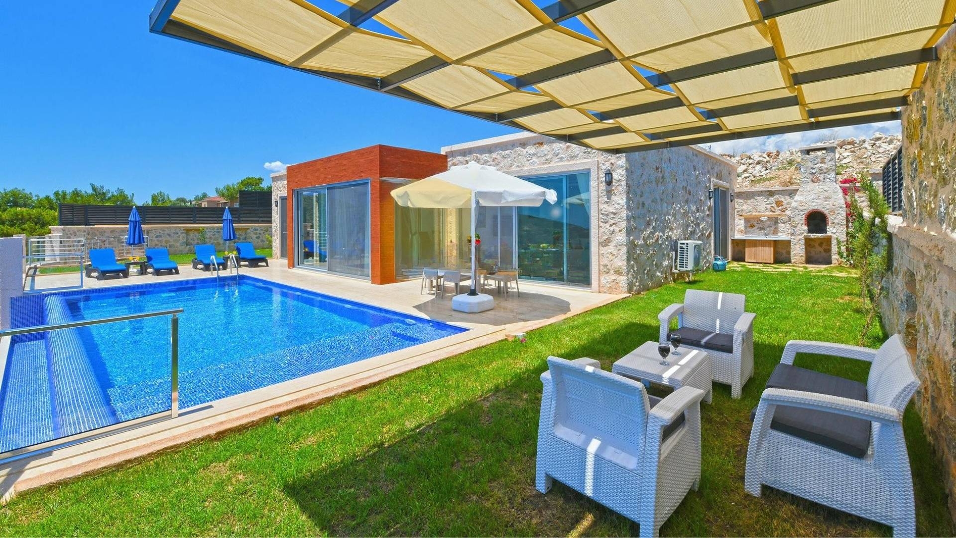 Kaş Kalkan'da Göz Alıcı Deniz Manzaralı, Özel Havuzlu, Balayı Villası