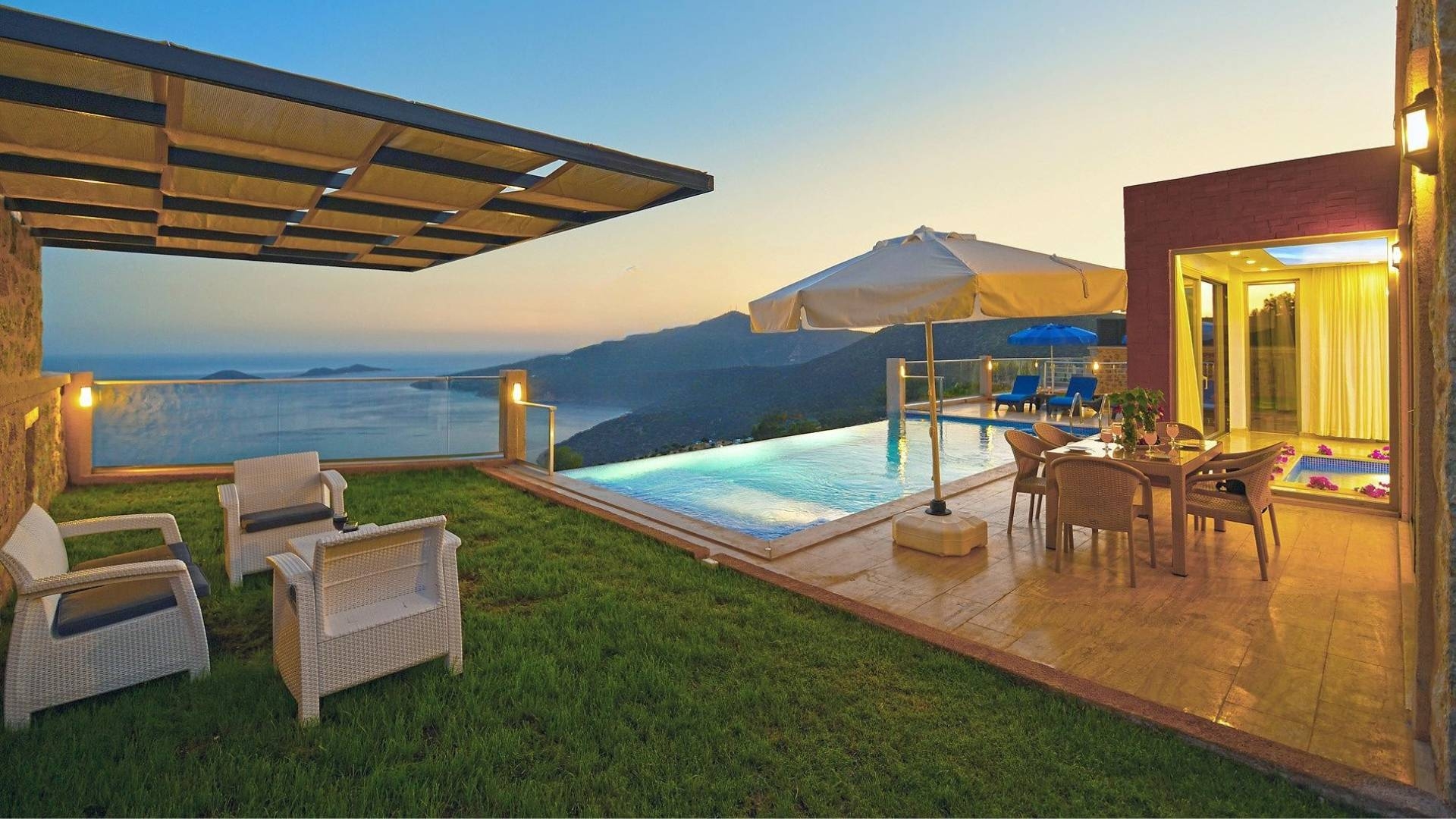 Kaş Kalkan'da Göz Alıcı Deniz Manzaralı, Özel Havuzlu, Balayı Villası