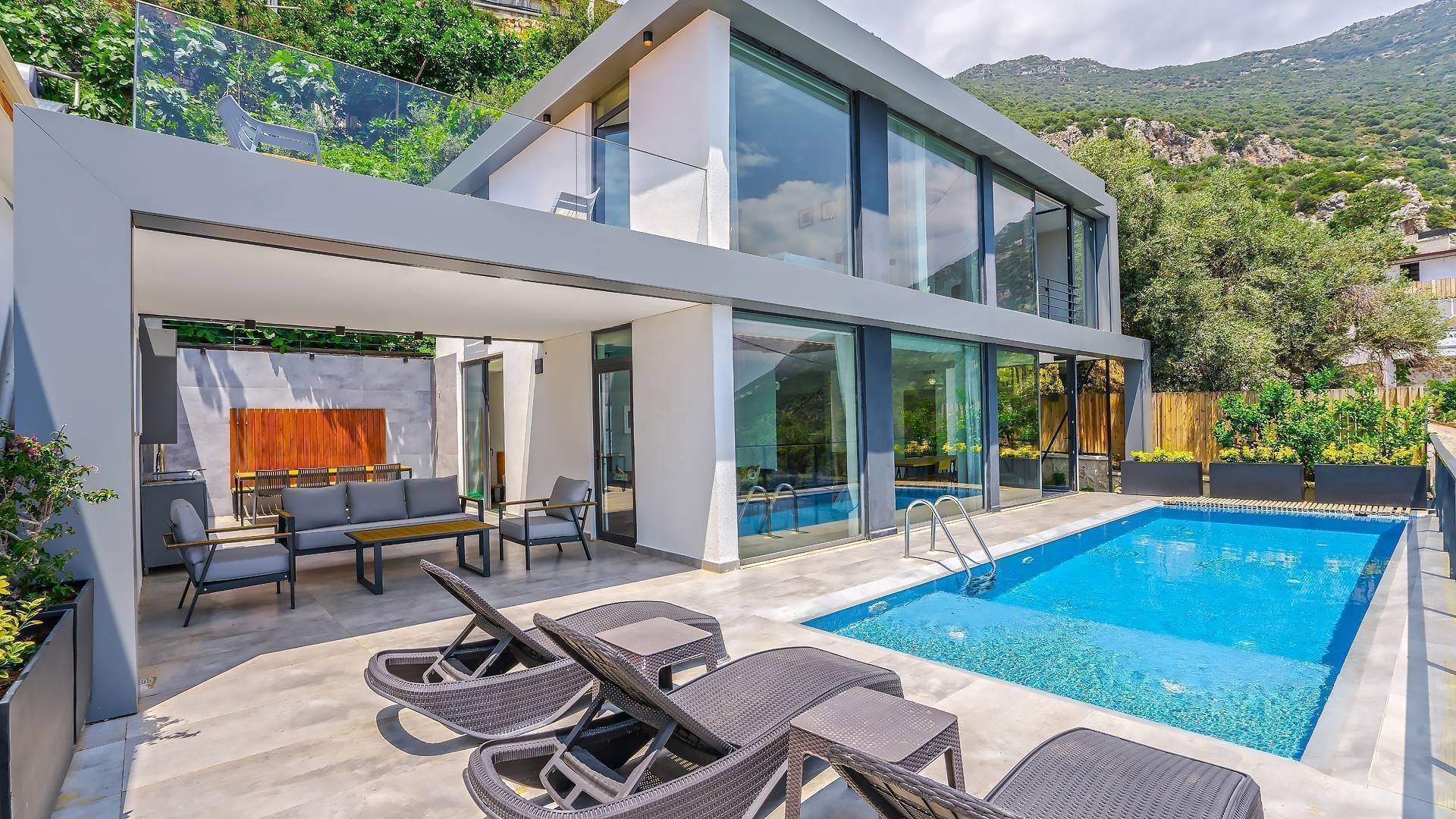Kaş Kalkan'da Harika Deniz Manzaralı, Özel Havuzlu, Konforlu Villa