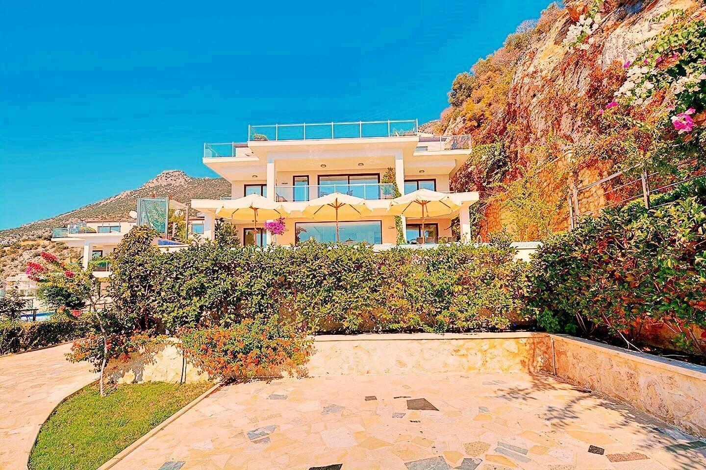 Kaş Kalkan'da Deniz Manzaralı, Sonsuzluk Havuzlu, Ferah Villa-39500