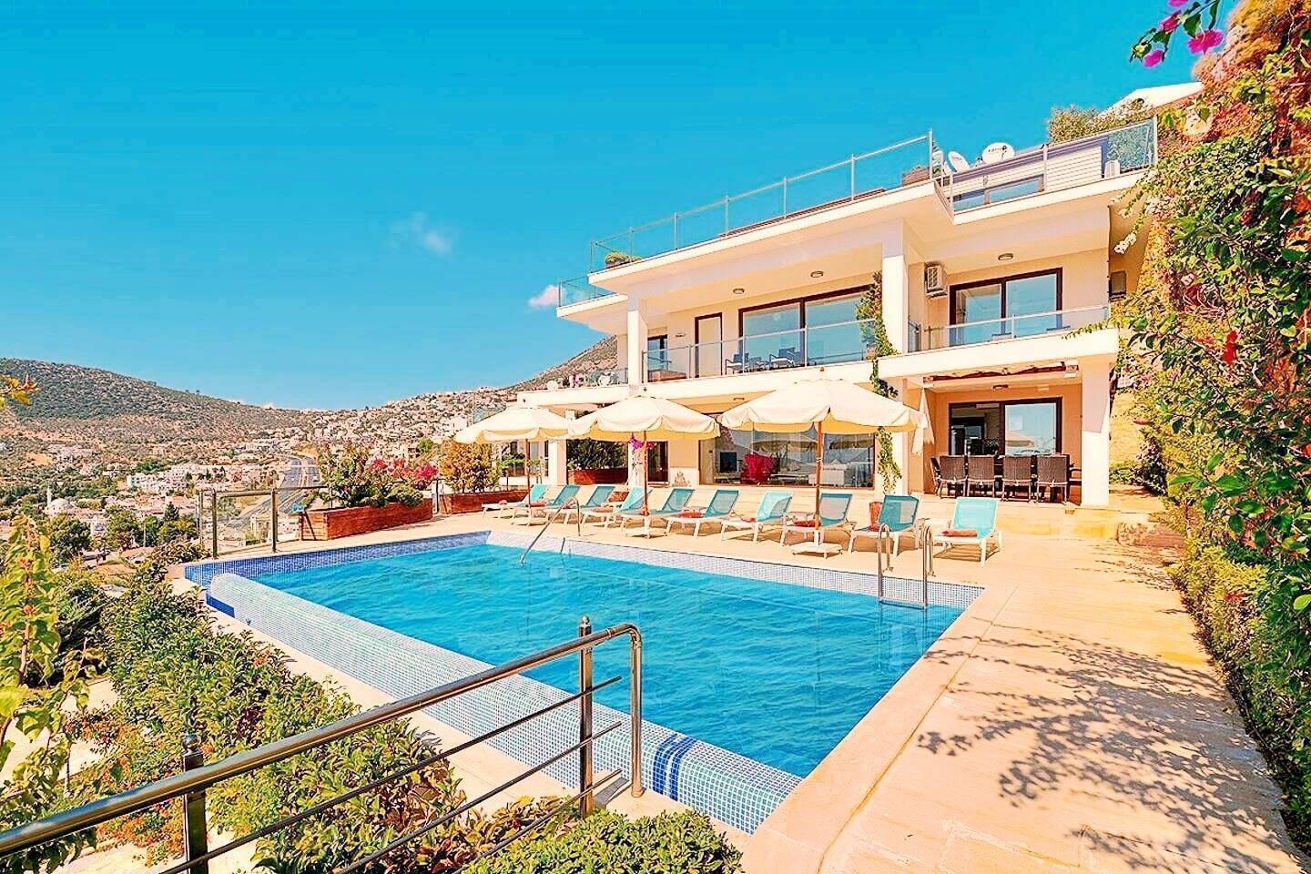 Kaş Kalkan'da Deniz Manzaralı, Sonsuzluk Havuzlu, Ferah Villa-39500