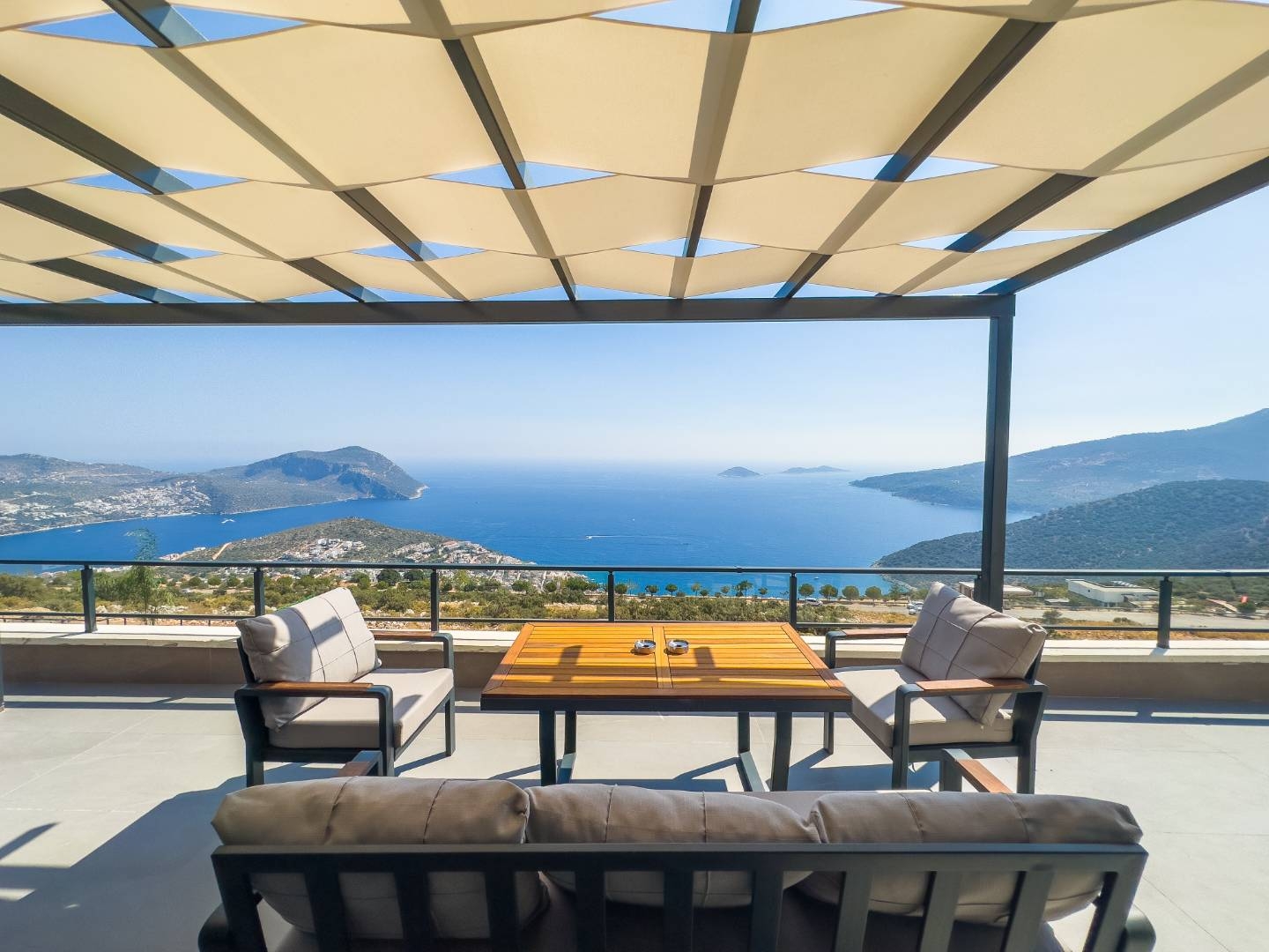 Kaş Kalkan'da Kalabalık Ailelere Uygun, Özel Havuzlu, Modern Villa