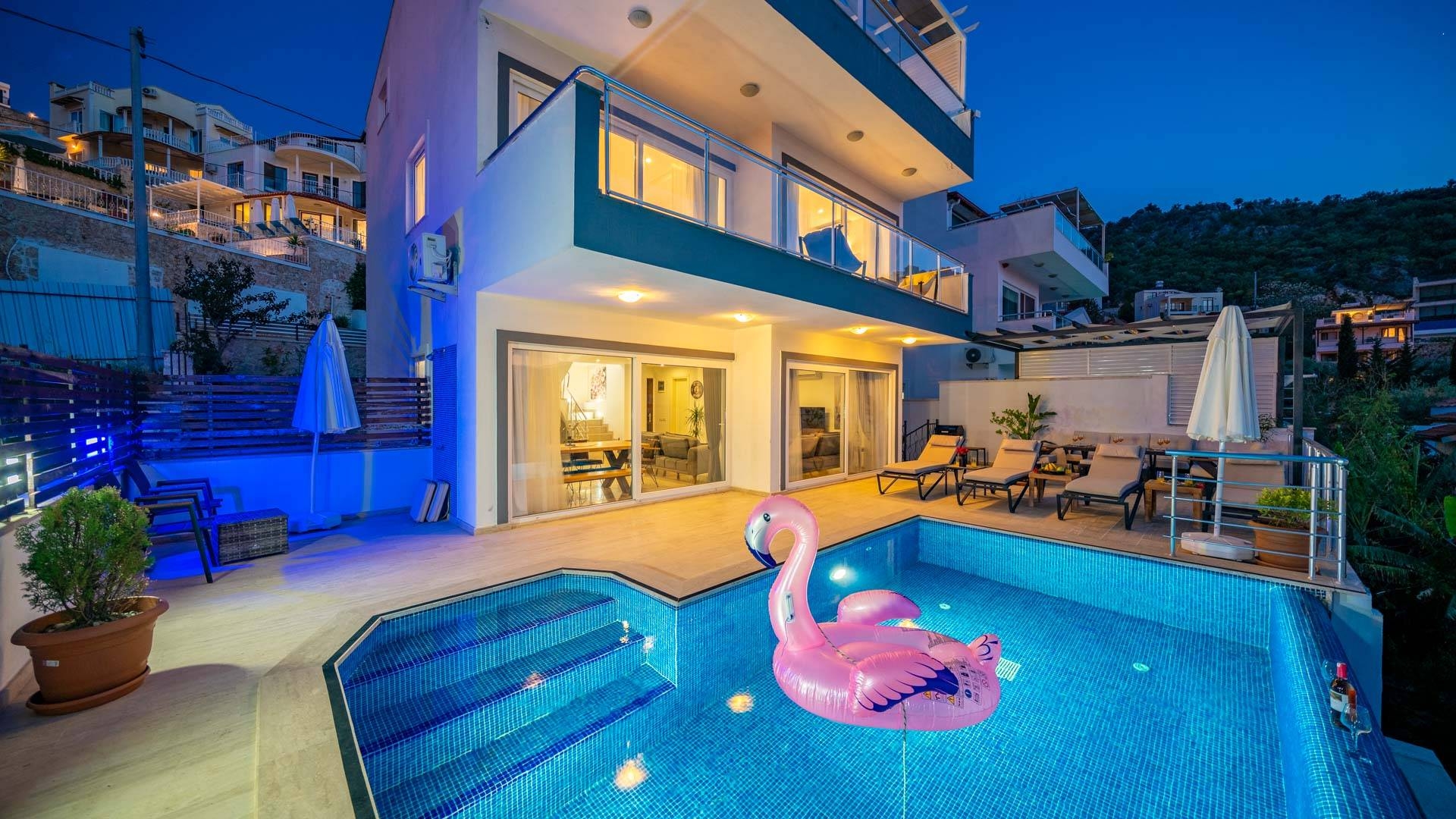 Kaş Kalkan'da Aile Gruplarına Uygun, Özel Havuzlu, Şık Villa