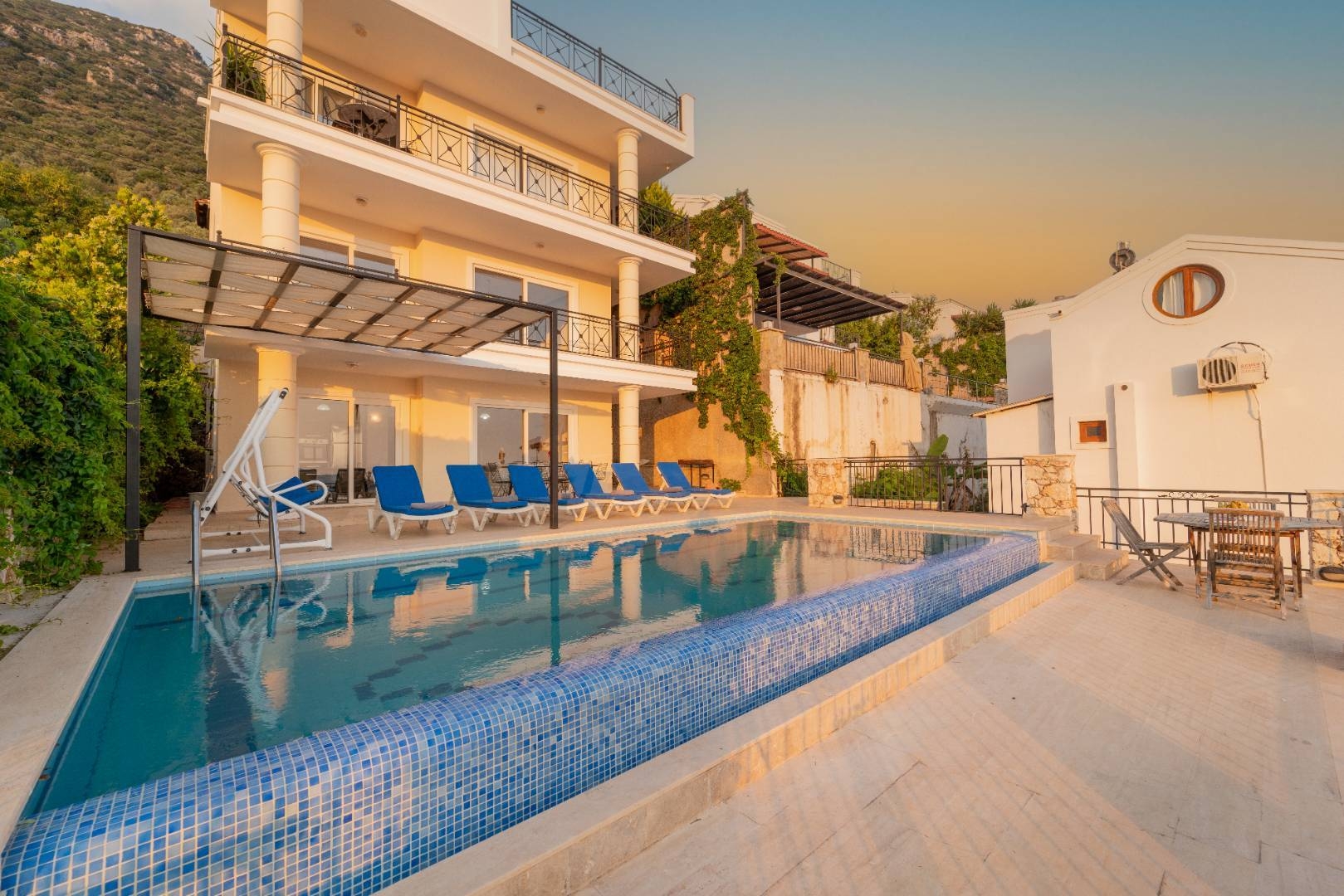 Kaş Kalkan'da Kalabalık Ailelere Uygun, Özel Havuzlu, Modern Tatil Evi