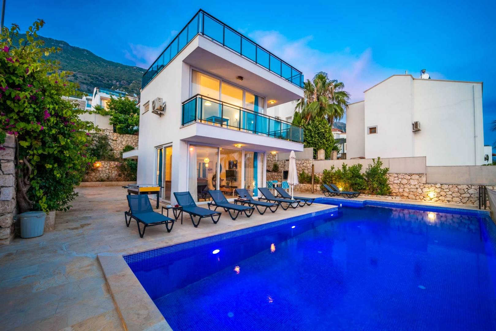 Kaş Kalkan'da Büyük Ailelere Uygun, Özel Havuzlu, Estetik Villa-40885