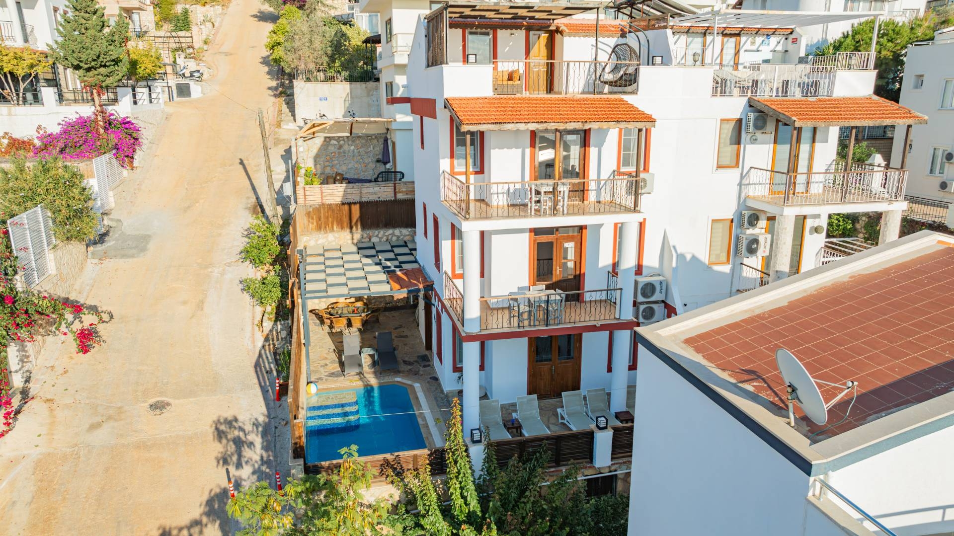 Kaş Kalkan'da Kalabalık Ailelere Uygun, Özel Havuzlu, Şık Villa