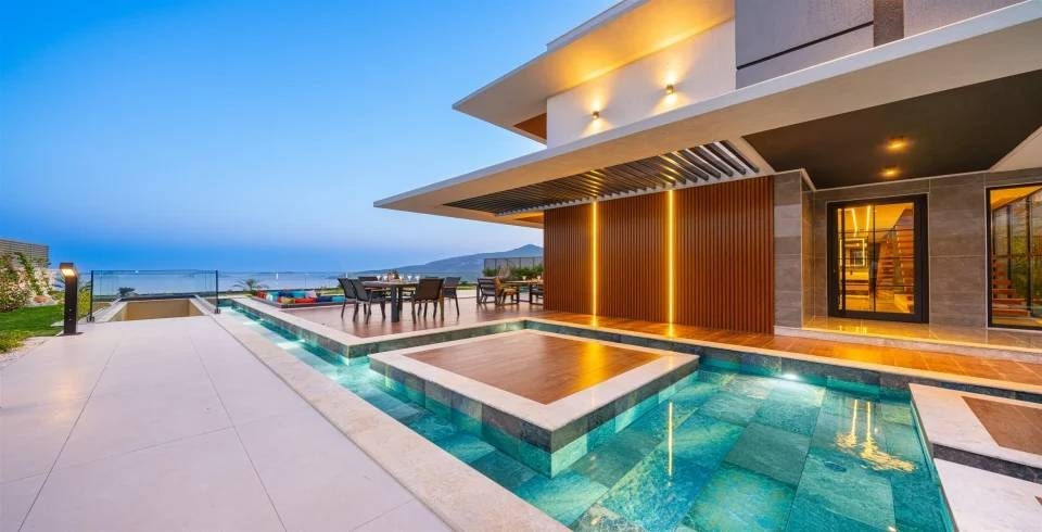Kaş Kalkan'da Lüks Tasarımlı, Özel Havuzlu, 3+1 Konforlu Villa