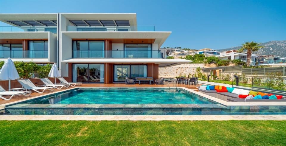 Kaş Kalkan'da Lüks Tasarımlı, Özel Havuzlu, 3+1 Konforlu Villa