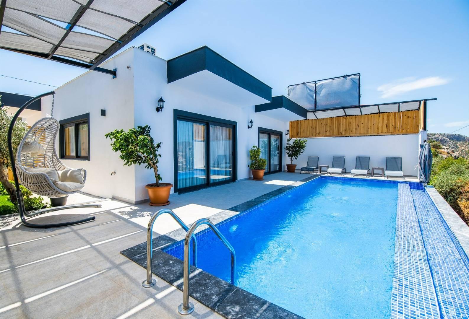 Kaş Bezirgan'da Huzurlu Doğada, Özel Havuzlu, Modern Villa-42069
