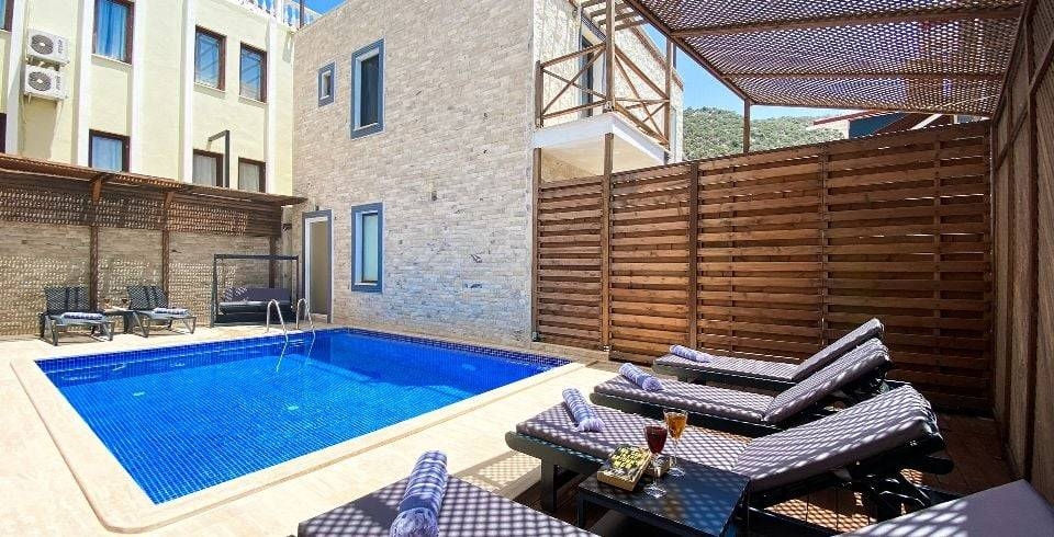 Kaş Kalkan'da Merkeze Yakın Konumda, Özel Havuzlu, Şık Villa