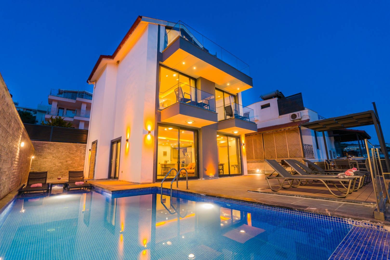 Kaş Kalkan'da Merkezi Konumda, Özel Havuzlu, Jakuzili Villa