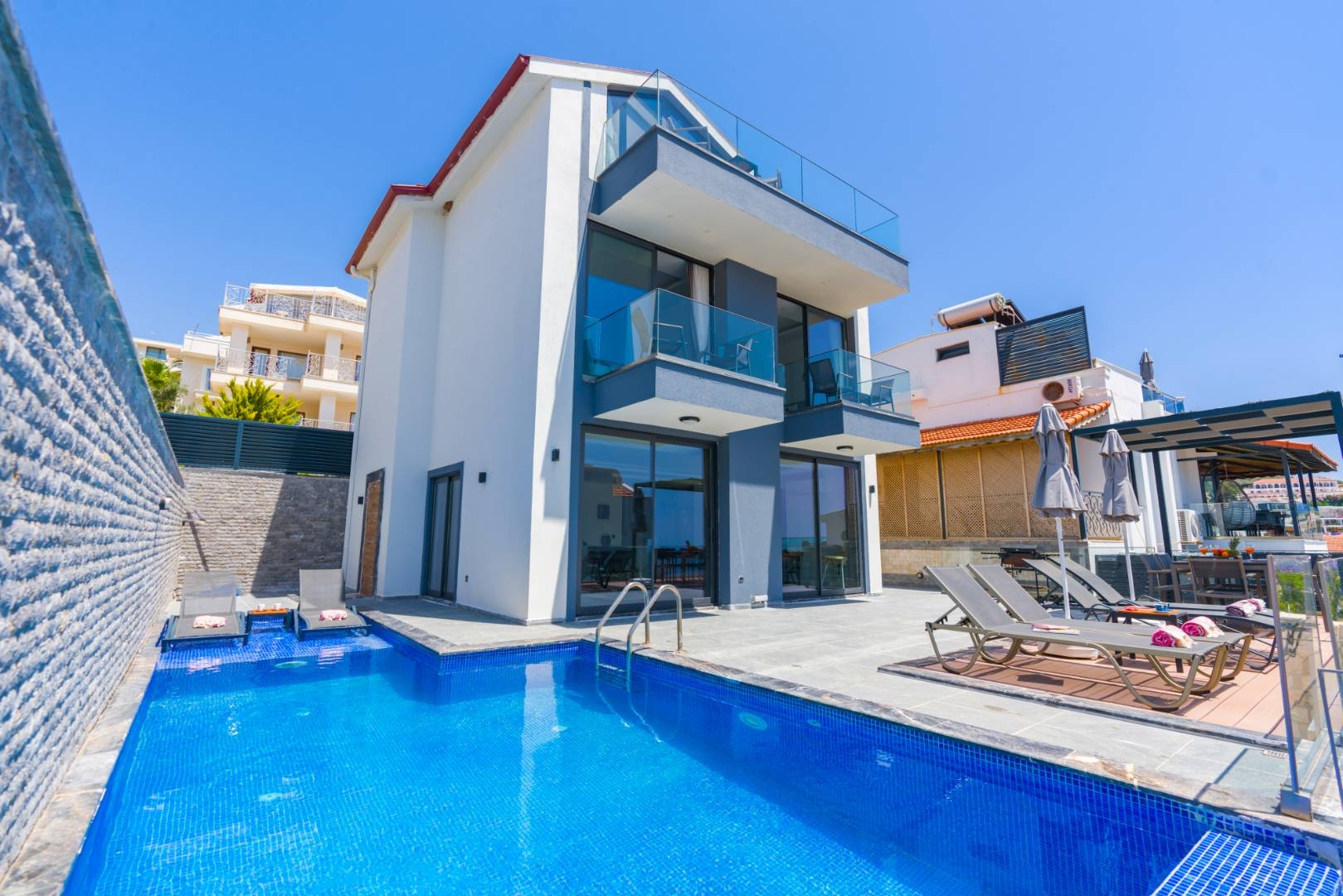 Kaş Kalkan'da Merkezi Konumda, Özel Havuzlu, Jakuzili Villa