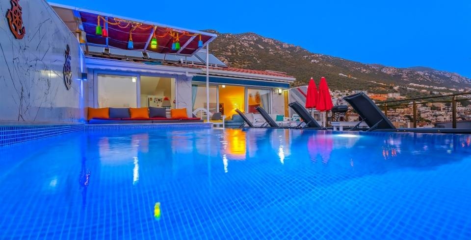 Kaş Kalkan'da Merkezi Konumda, Özel Havuzlu, Konforlu Suit