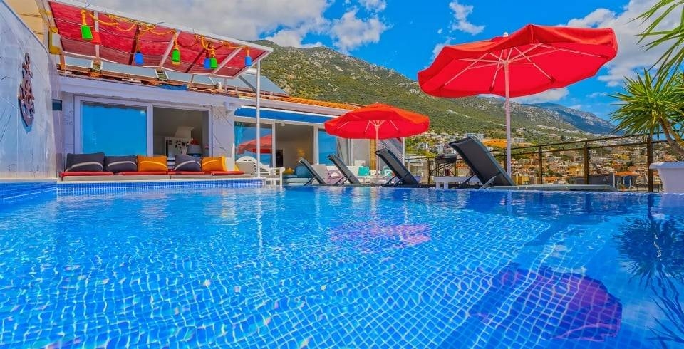 Kaş Kalkan'da Merkezi Konumda, Özel Havuzlu, Konforlu Suit