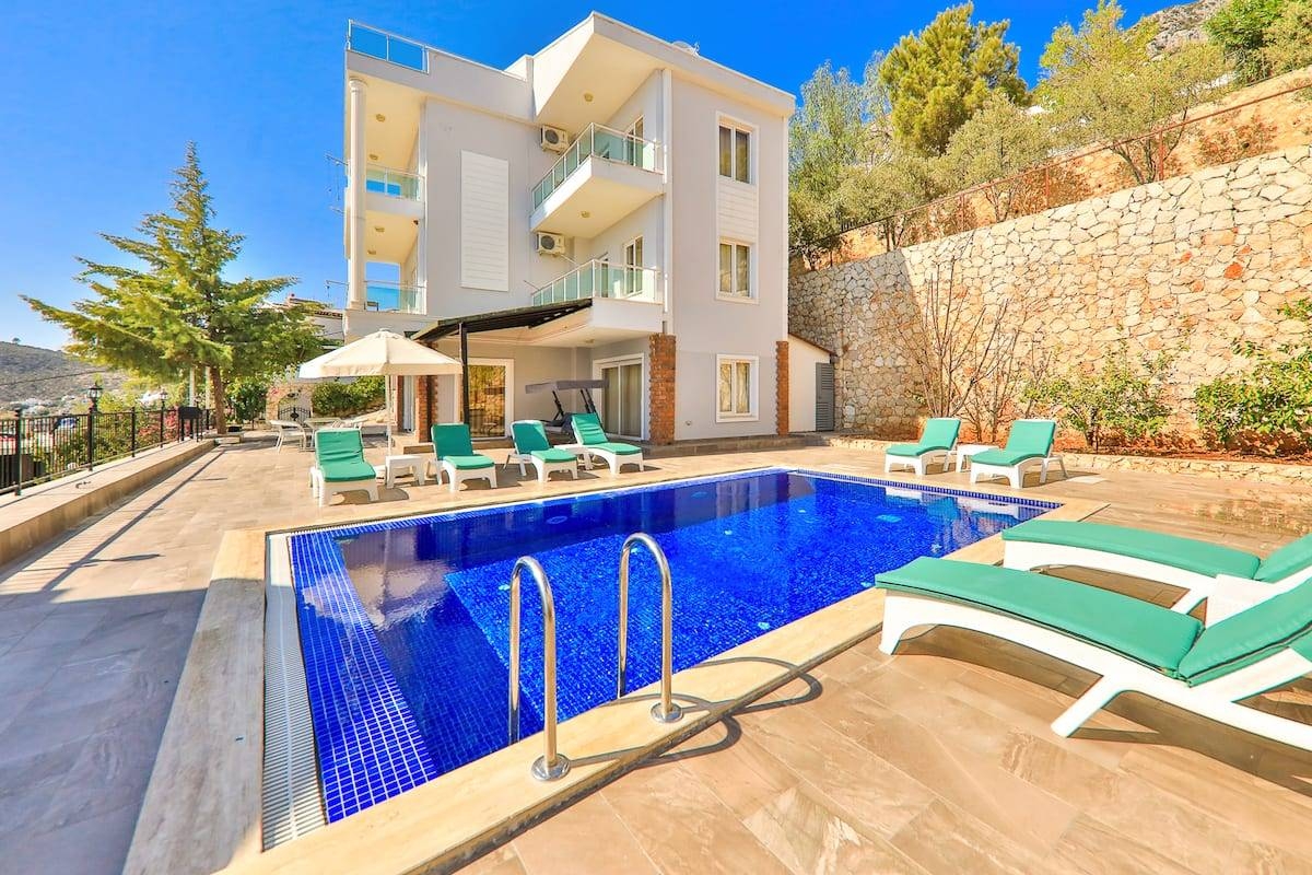 Kaş Kalkan'da Merkezi Konumda, Özel Havuzlu, Lüks Villa