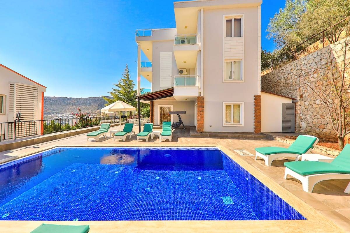 Kaş Kalkan'da Merkezi Konumda, Özel Havuzlu, Lüks Villa