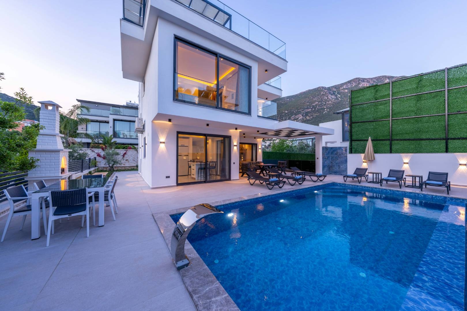 Kaş Kalkan'da Merkezi Konumlu, Özel Havuzlu, 6 Kişilik, Jakuzili Villa