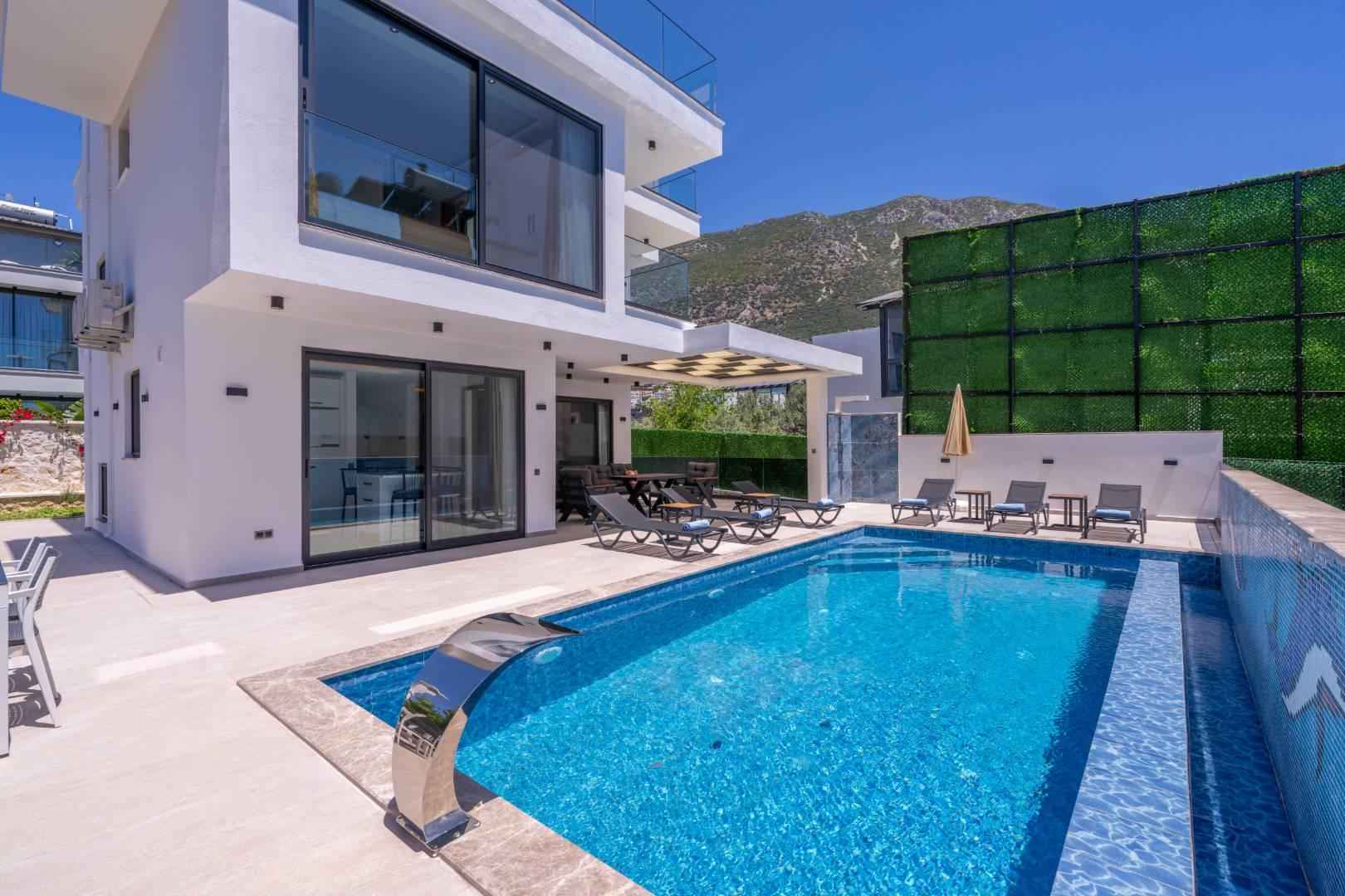 Kaş Kalkan'da Merkezi Konumlu, Özel Havuzlu, 6 Kişilik, Jakuzili Villa-43729