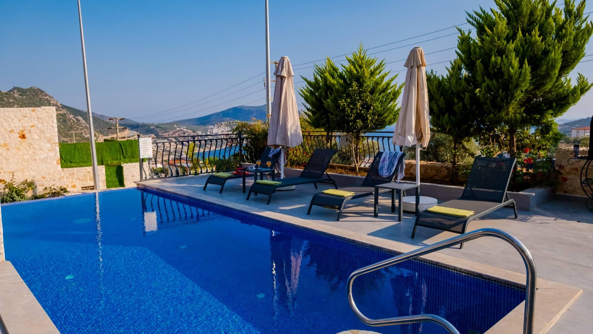 Kaş Kalkan'da Modern Tasarımlı, Özel Çift Havuzlu, Konforlu Villa-41218