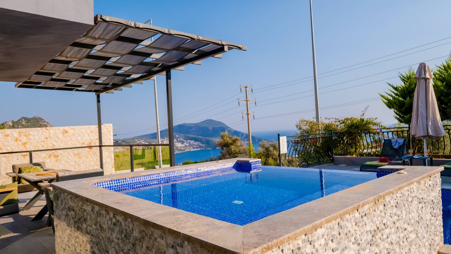 Kaş Kalkan'da Modern Tasarımlı, Özel Çift Havuzlu, Konforlu Villa