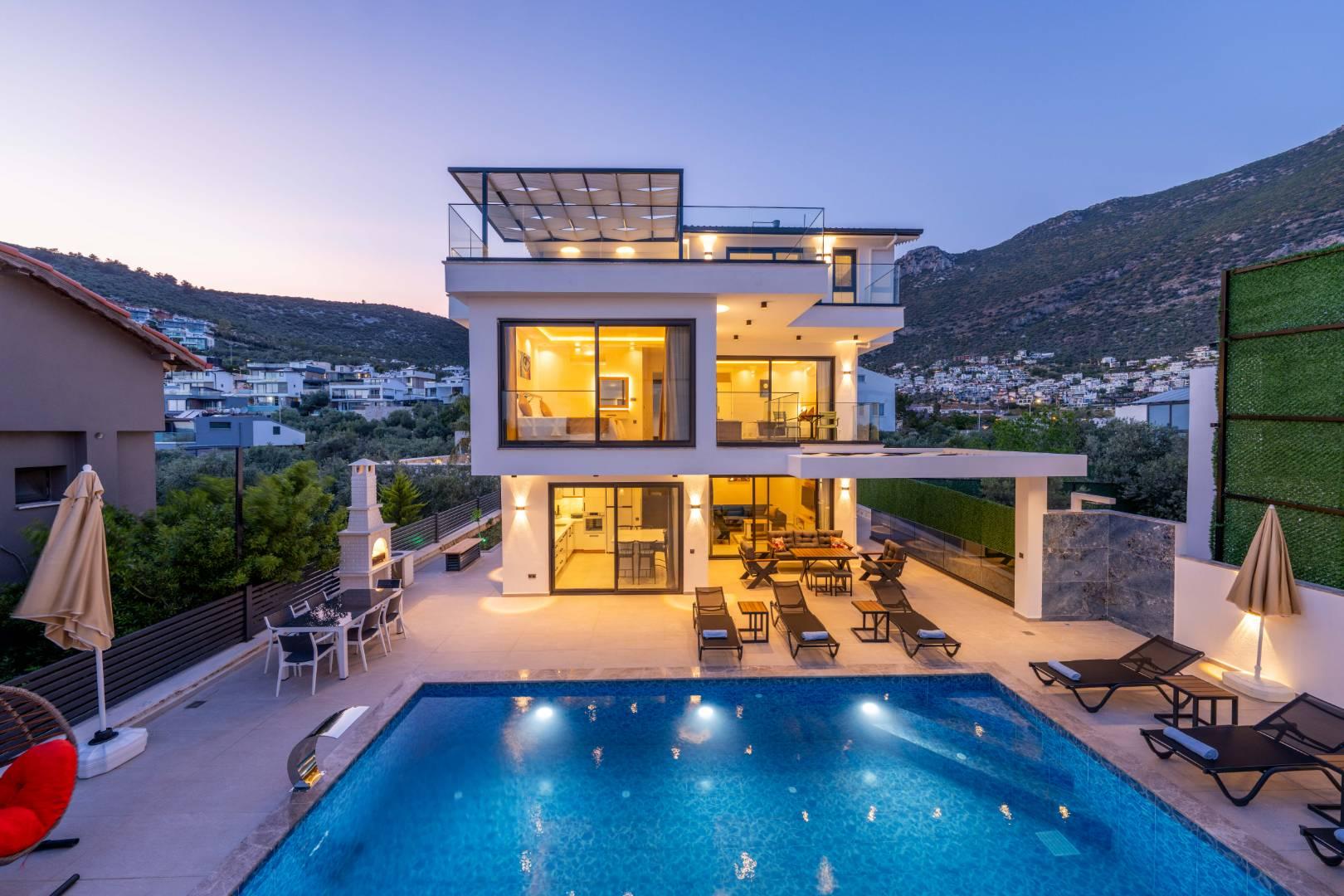Kaş Kalkan'da Modern Tasarımlı, Özel Havuzlu, 3+1 Konforlu Villa-43730