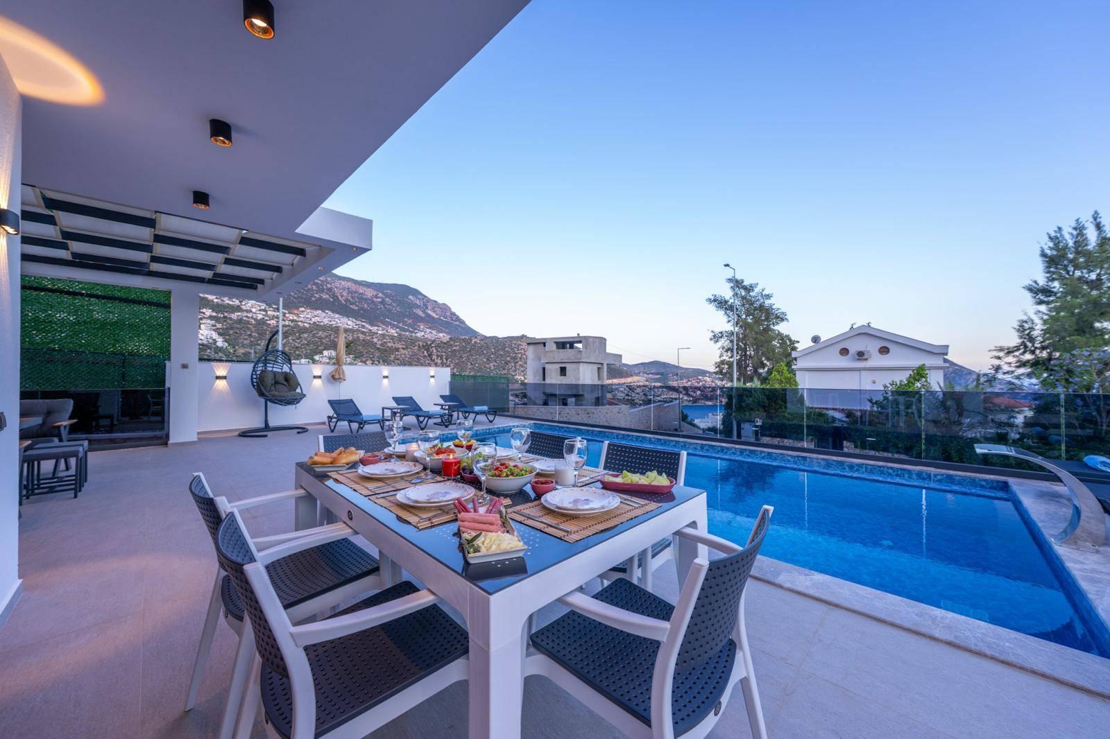 Kaş Kalkan'da Modern Tasarımlı, Özel Havuzlu, 3+1 Konforlu Villa-43730