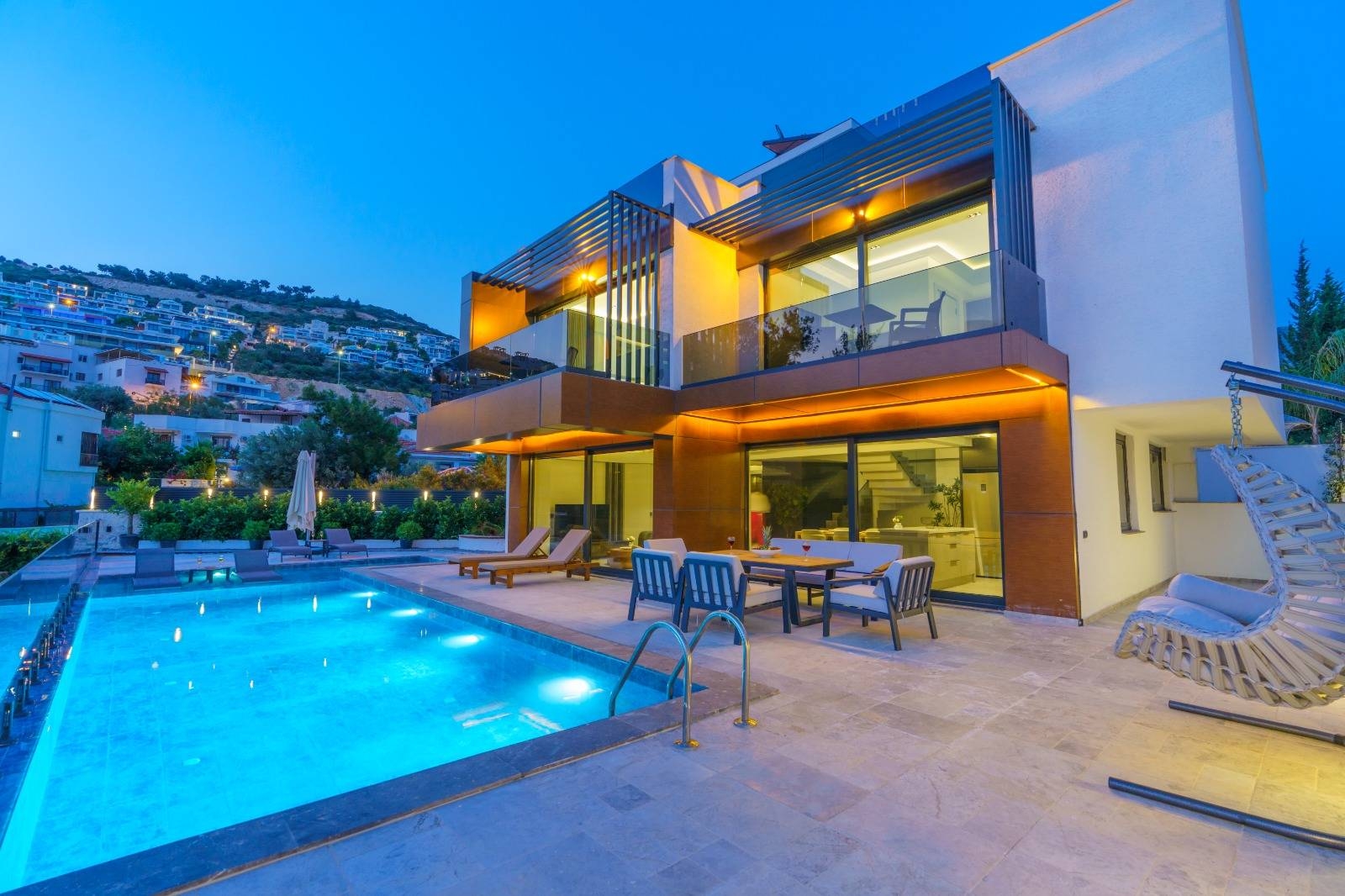 Kaş Kalamar Bölgesinde Muhteşem Manzaralı, Özel Havuzlu, 2+1 Villa