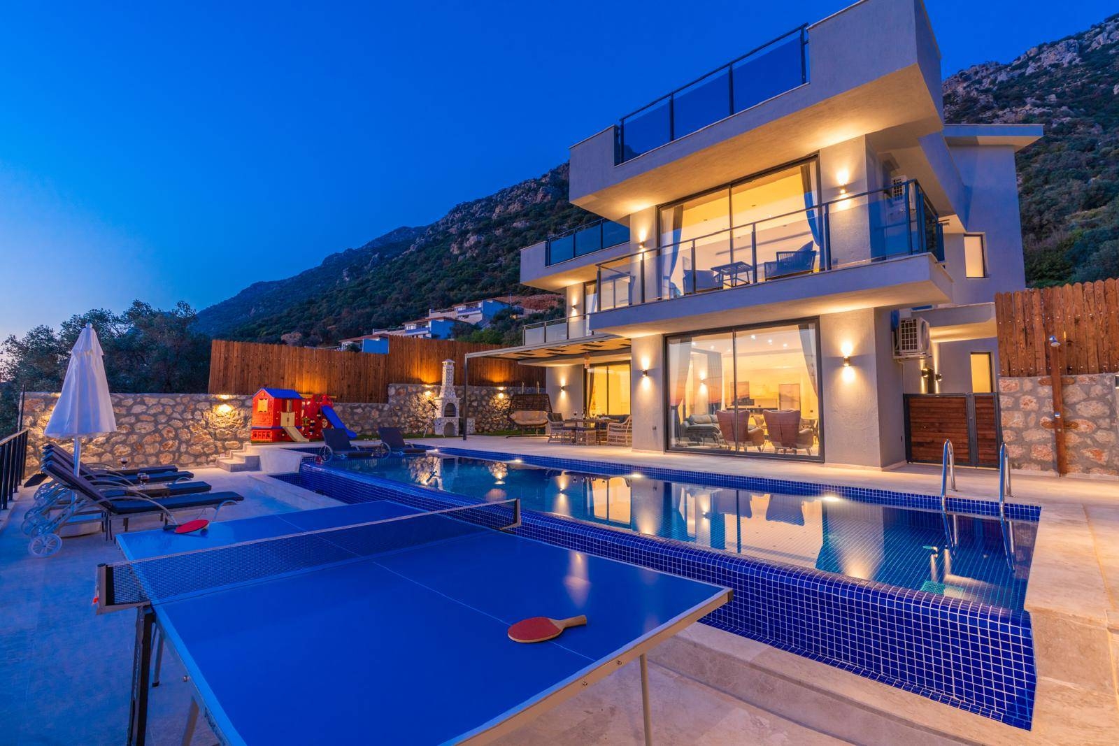 Kaş Bezirgan'da Muhteşem Deniz Manzaralı, Özel Havuzlu, Lüks Villa