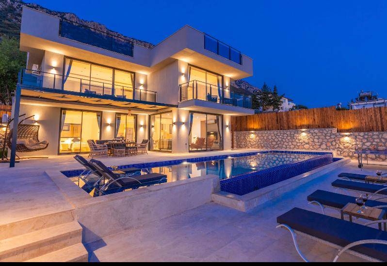 Kaş Bezirgan'da Muhteşem Deniz Manzaralı, Özel Havuzlu, Lüks Villa