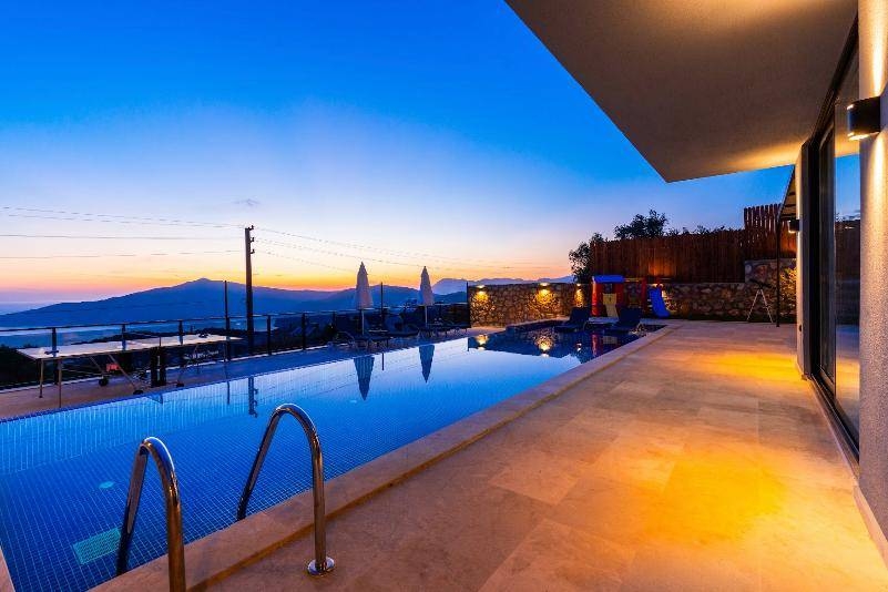 Kaş Bezirgan'da Muhteşem Deniz Manzaralı, Özel Havuzlu, Lüks Villa