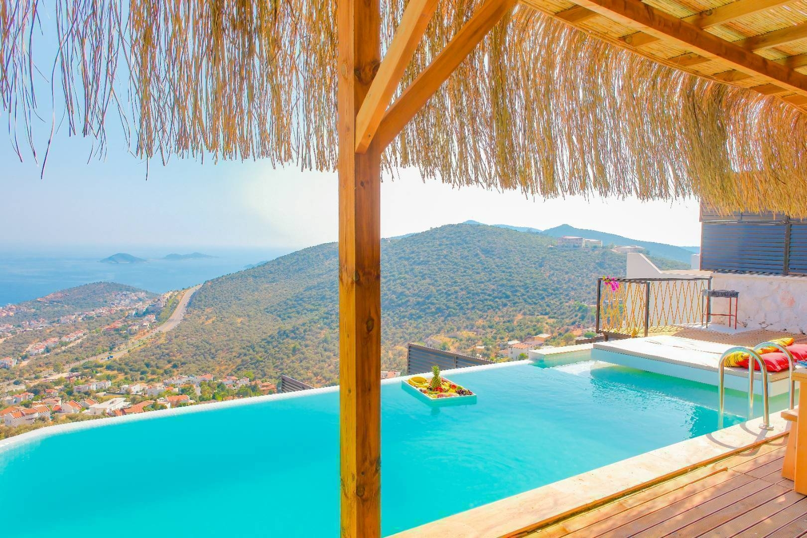 Kaş İslamlar'da Muhteşem Deniz Manzaralı, Özel Havuzlu, Tiny House