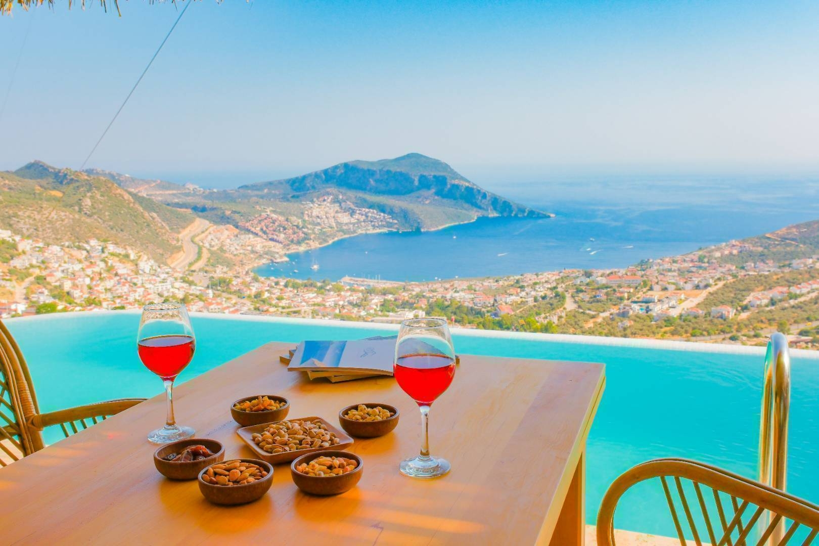 Kaş İslamlar'da Muhteşem Deniz Manzaralı, Özel Havuzlu, Tiny House
