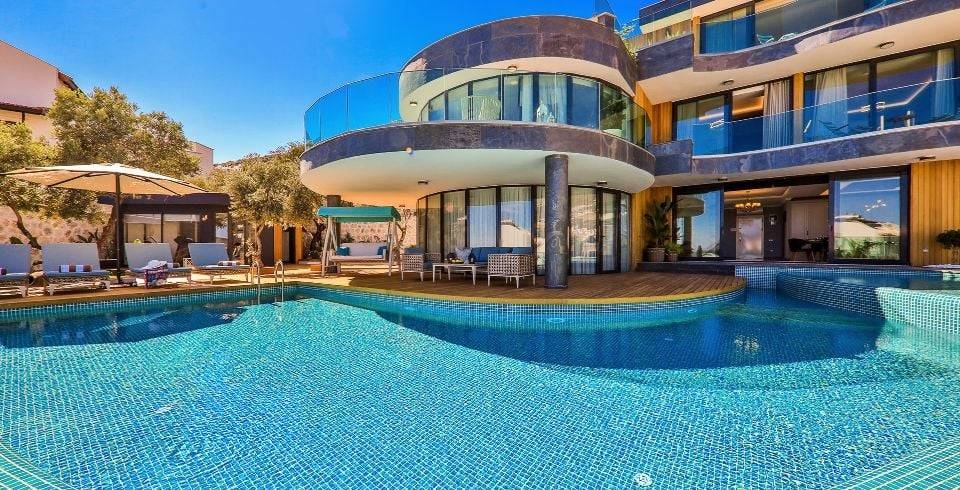 Kaş Kalkan'da Muhteşem Tasarımlı, Özel Havuzlu, Deniz Manzaralı Villa