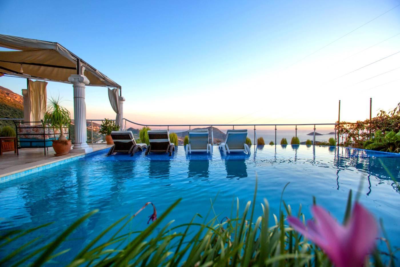 Kaş İslamlar'da Panoramik Deniz Manzaralı, Özel Havuzlu, Şık Villa-37861