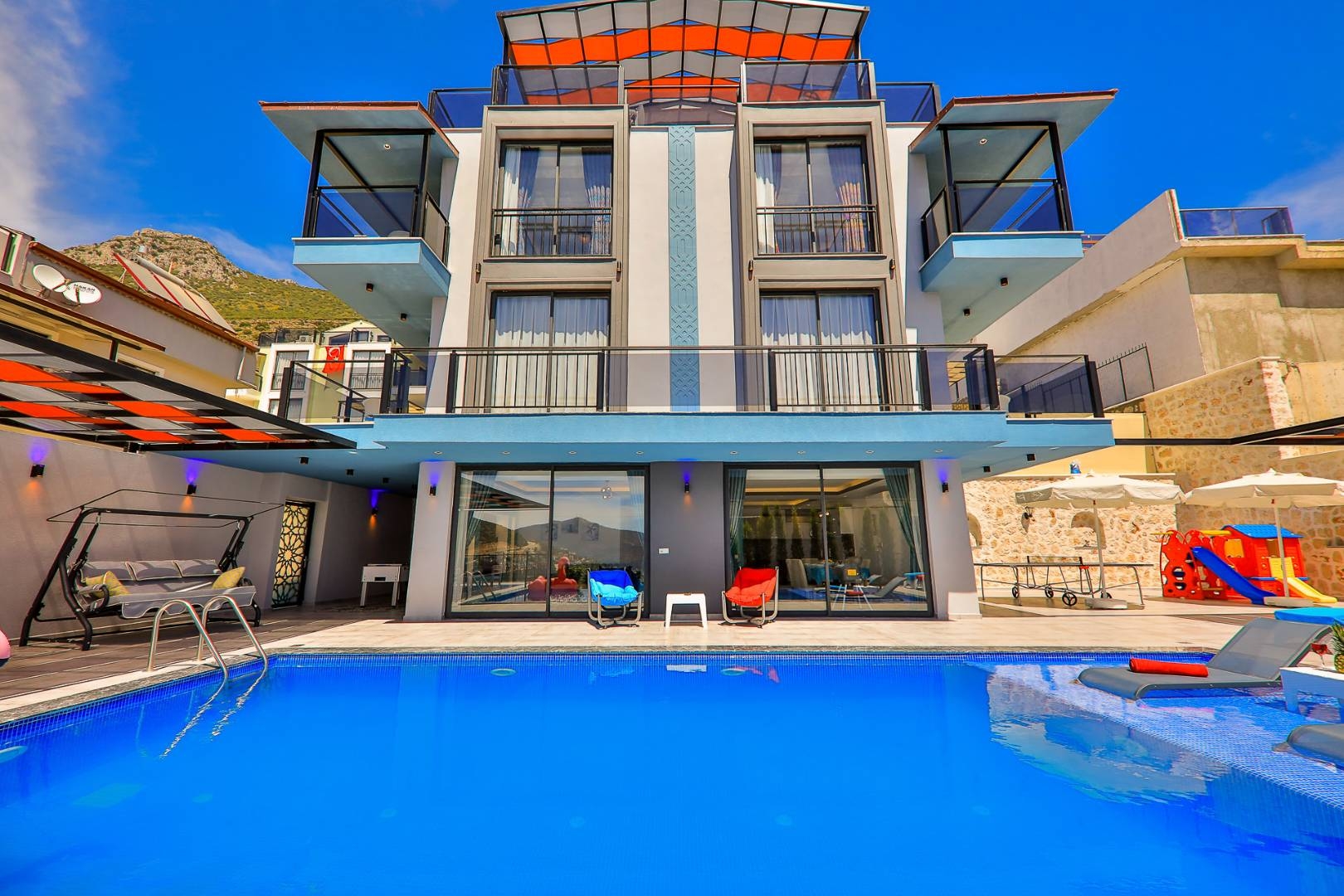 Kaş Kalkan'da Panoramik Deniz Manzaralı, Özel Havuzlu, Modern Villa