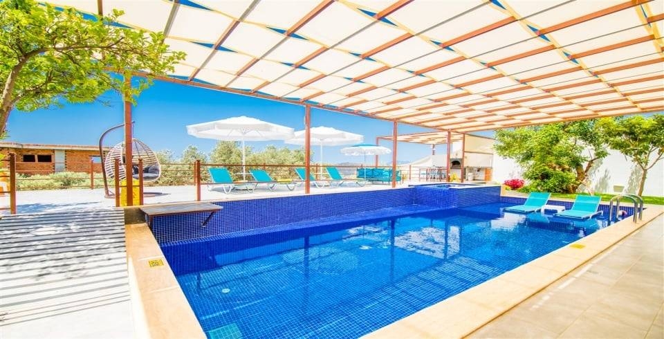 Kaş Bezirgan'da Balayı Çiftlerine Uygun, Özel Havuzlu, Şık Villa