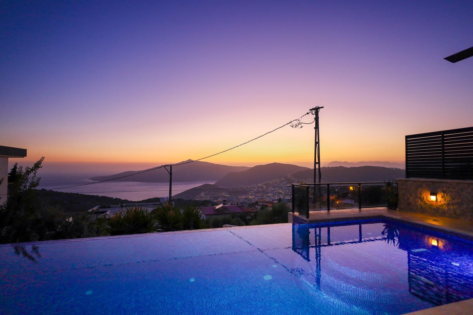 Kaş Kördere'de Deniz Manzaralı, Özel Havuzlu, 6 Kişilik, Şık Villa-39990