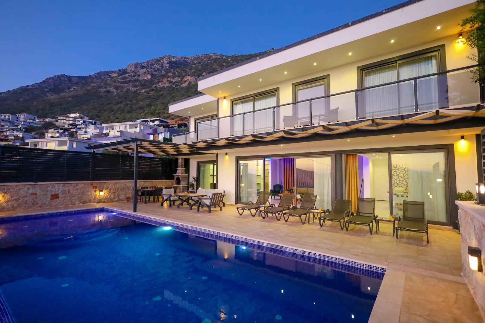 Kaş Kördere'de Deniz Manzaralı, Özel Havuzlu, 6 Kişilik, Şık Villa-39990