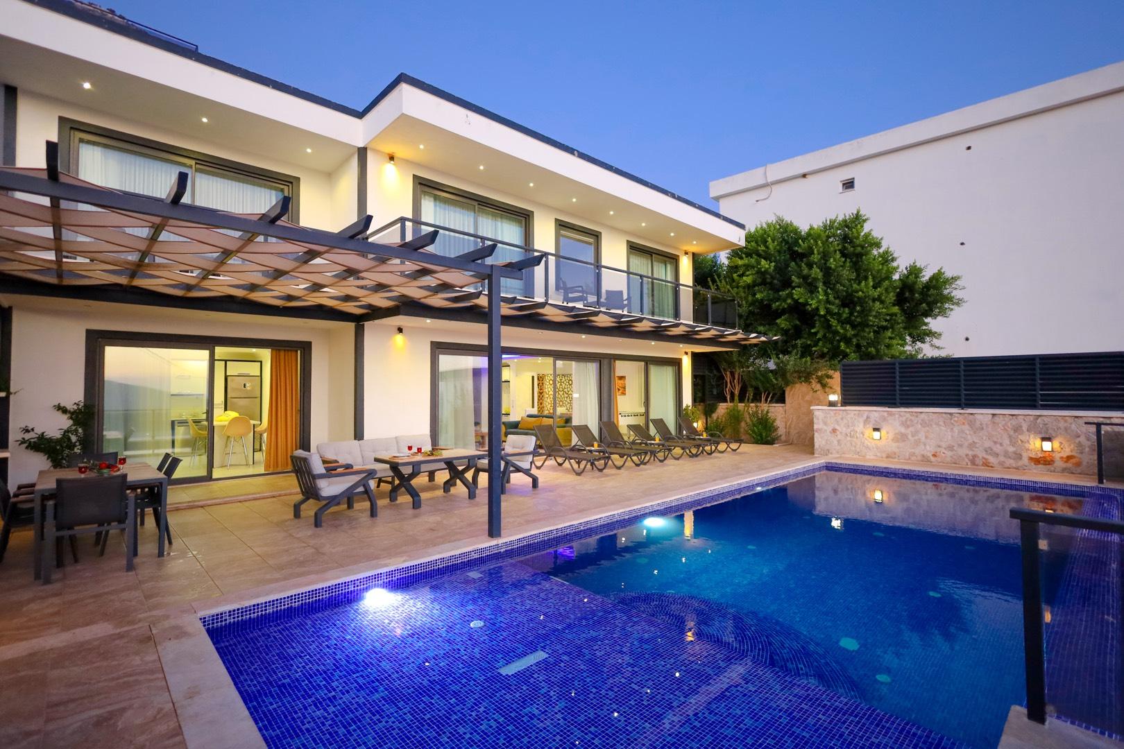 Kaş Kördere'de Deniz Manzaralı, Özel Havuzlu, 6 Kişilik, Şık Villa-39990