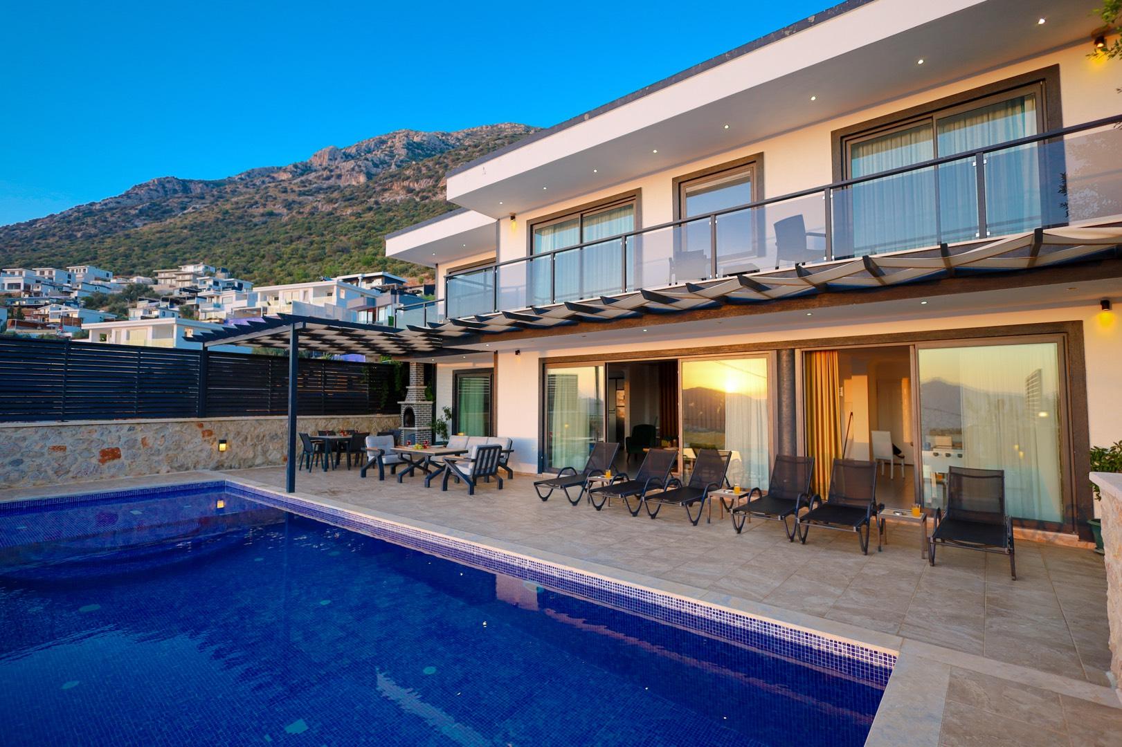 Kaş Kördere'de Deniz Manzaralı, Özel Havuzlu, 6 Kişilik, Şık Villa-39990