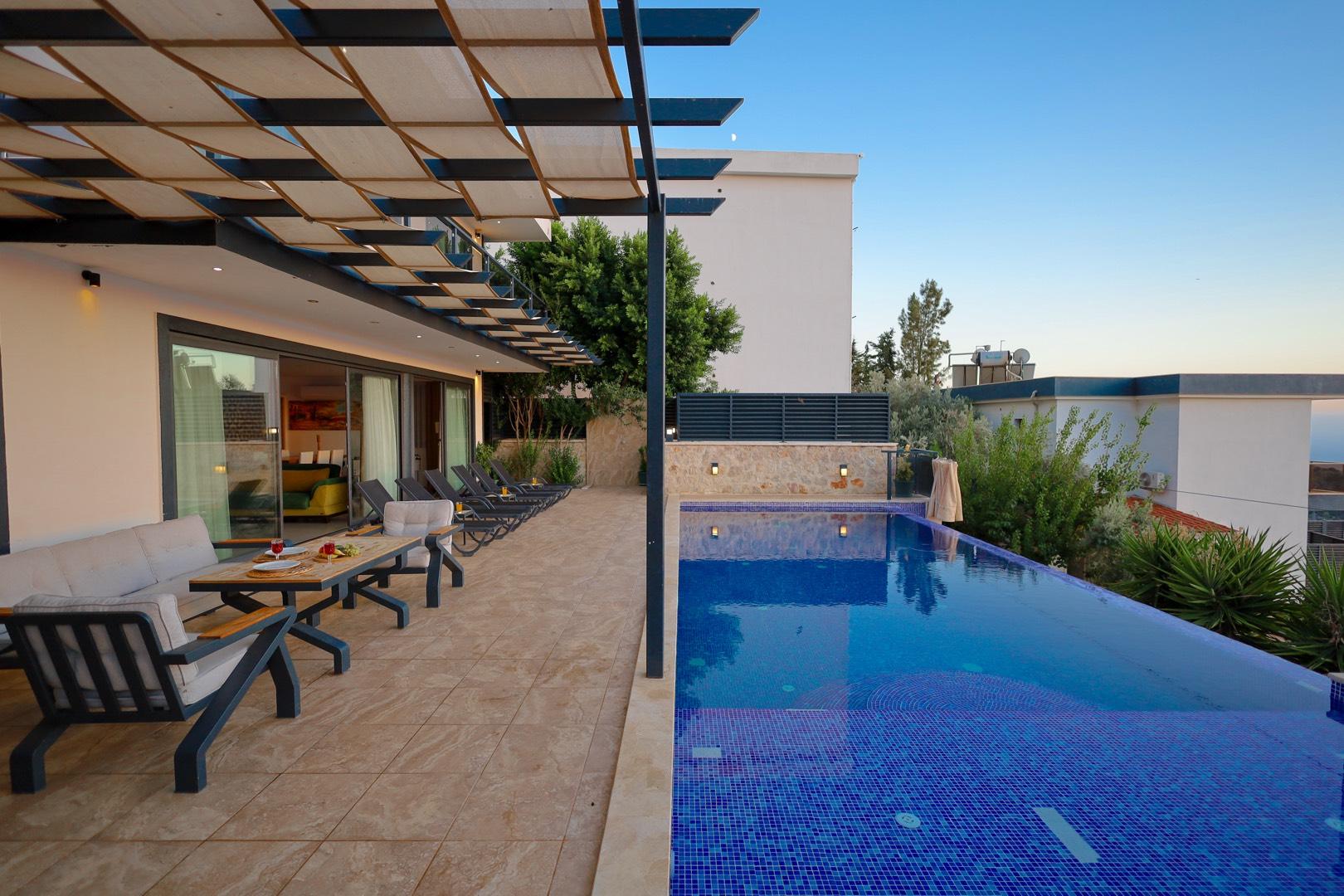 Kaş Kördere'de Deniz Manzaralı, Özel Havuzlu, 6 Kişilik, Şık Villa-39990