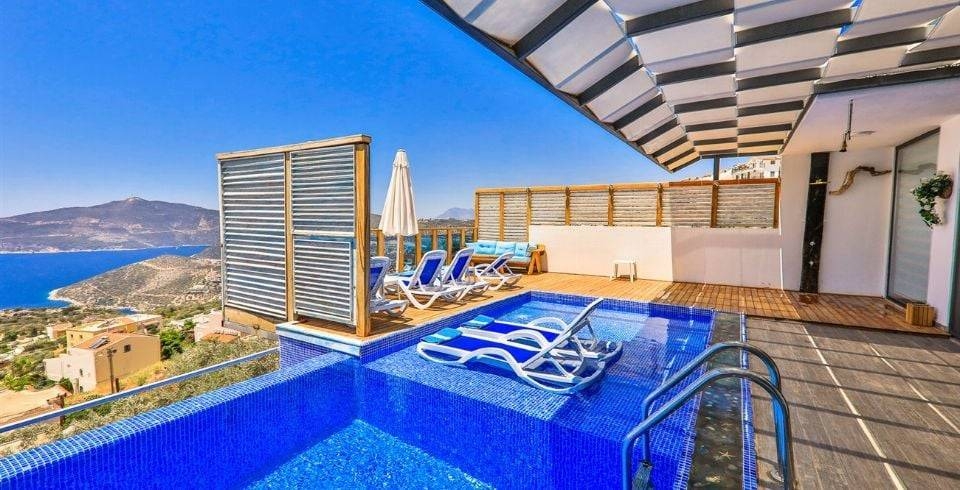 Kalkan Kördere'de Deniz Manzaralı, Özel Havuzlu, Hamamlı Villa