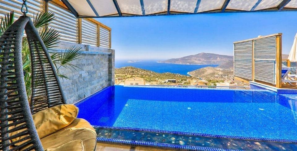 Kalkan Kördere'de Deniz Manzaralı, Özel Havuzlu, Hamamlı Villa