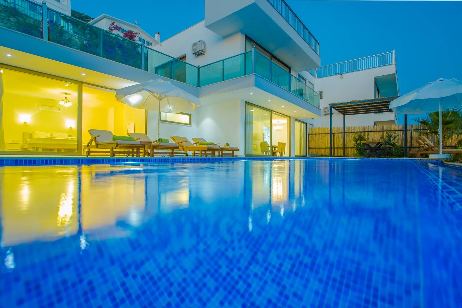 Kaş Kördere'de Deniz Manzaralı, Özel Havuzlu, Lüks Villa