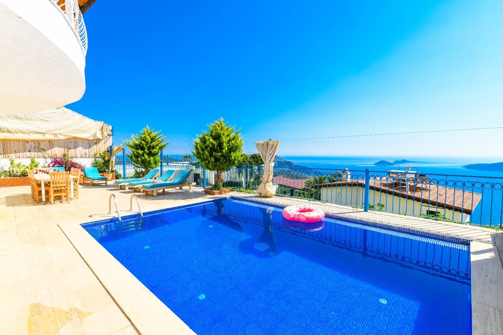 Kaş Kördere'de Geniş Ailelere Uygun, Özel Havuzlu, 10 Kişilik Villa