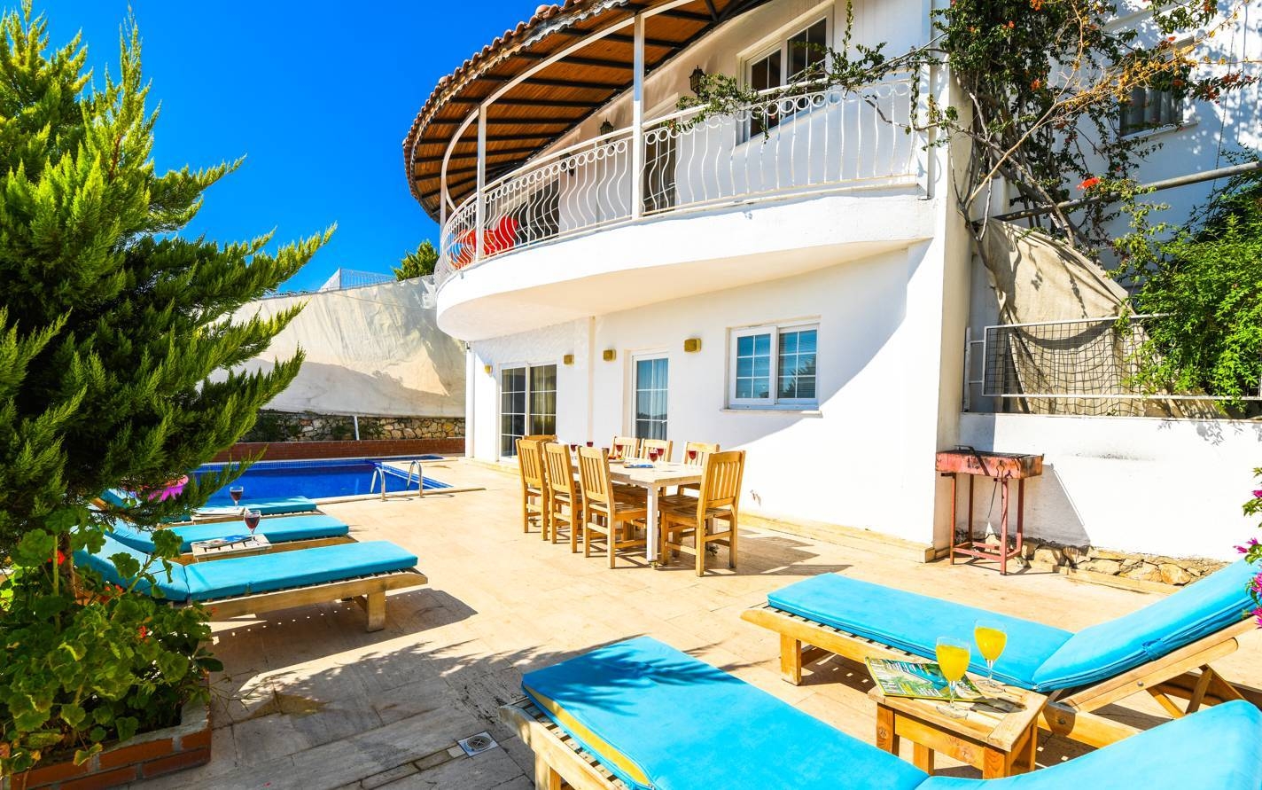Kaş Kördere'de Geniş Ailelere Uygun, Özel Havuzlu, 10 Kişilik Villa