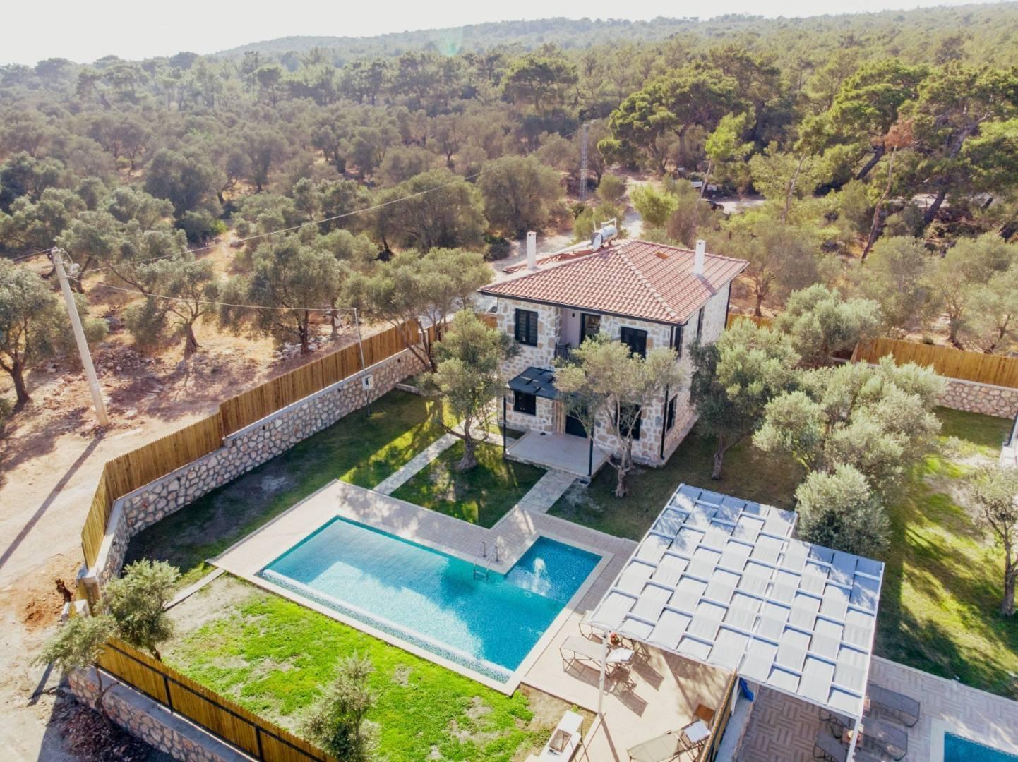 Kaş Patara'da Denize Yakın, Geniş Bahçeli, Özel Havuzlu, Taş Villa-35331