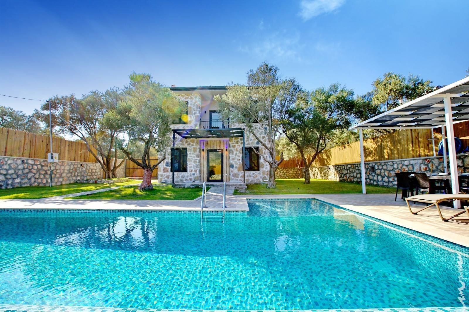 Kaş Patara'da Denize Yakın, Geniş Bahçeli, Özel Havuzlu, Taş Villa