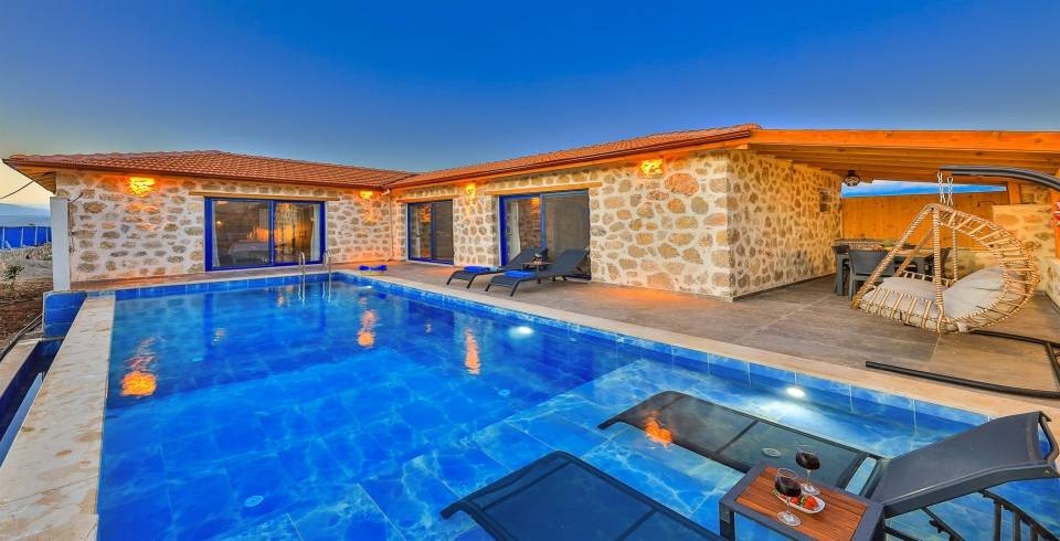 Kaş Gelemiş'de Denize Yakın Konumda, Özel Havuzlu, Şık Villa